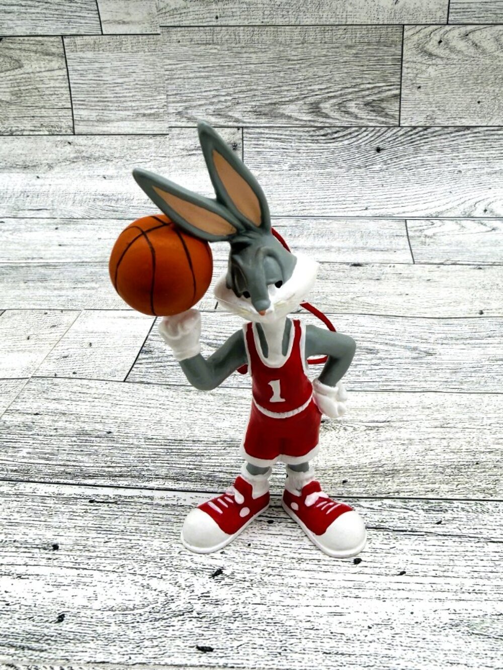 1996 Warner Bros 4"+ Bugs Bunny Basketball Christmas Ornament